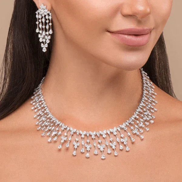 What are the proper styling tips for wearing a diamond necklace?