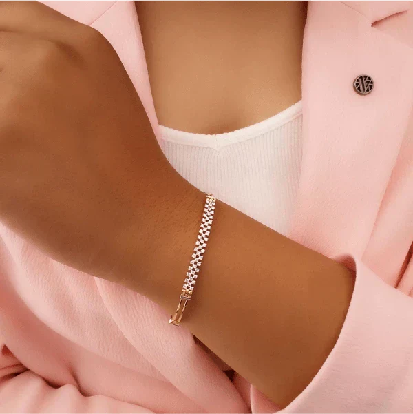 Gold Bracelets for Women: The Top Jewelry Choice of the Year