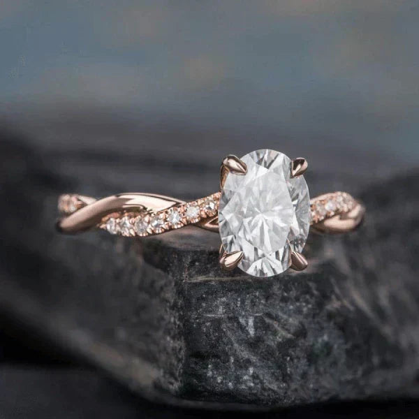 Why Solitaire Engagement Rings Are the Must-Have Trend in Jewelry Right Now