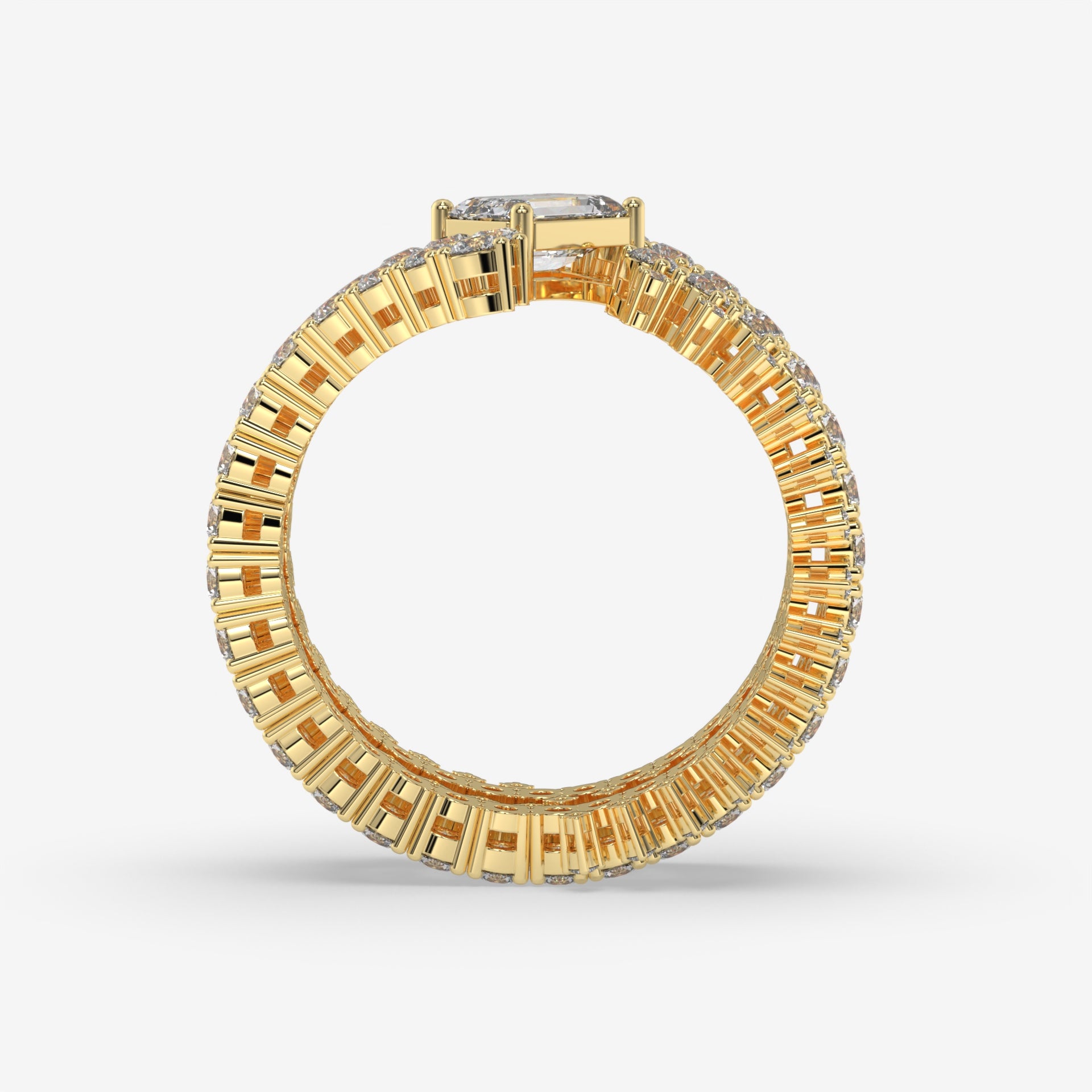 Captivating Emerald and Diamond Ring in Yellow Gold