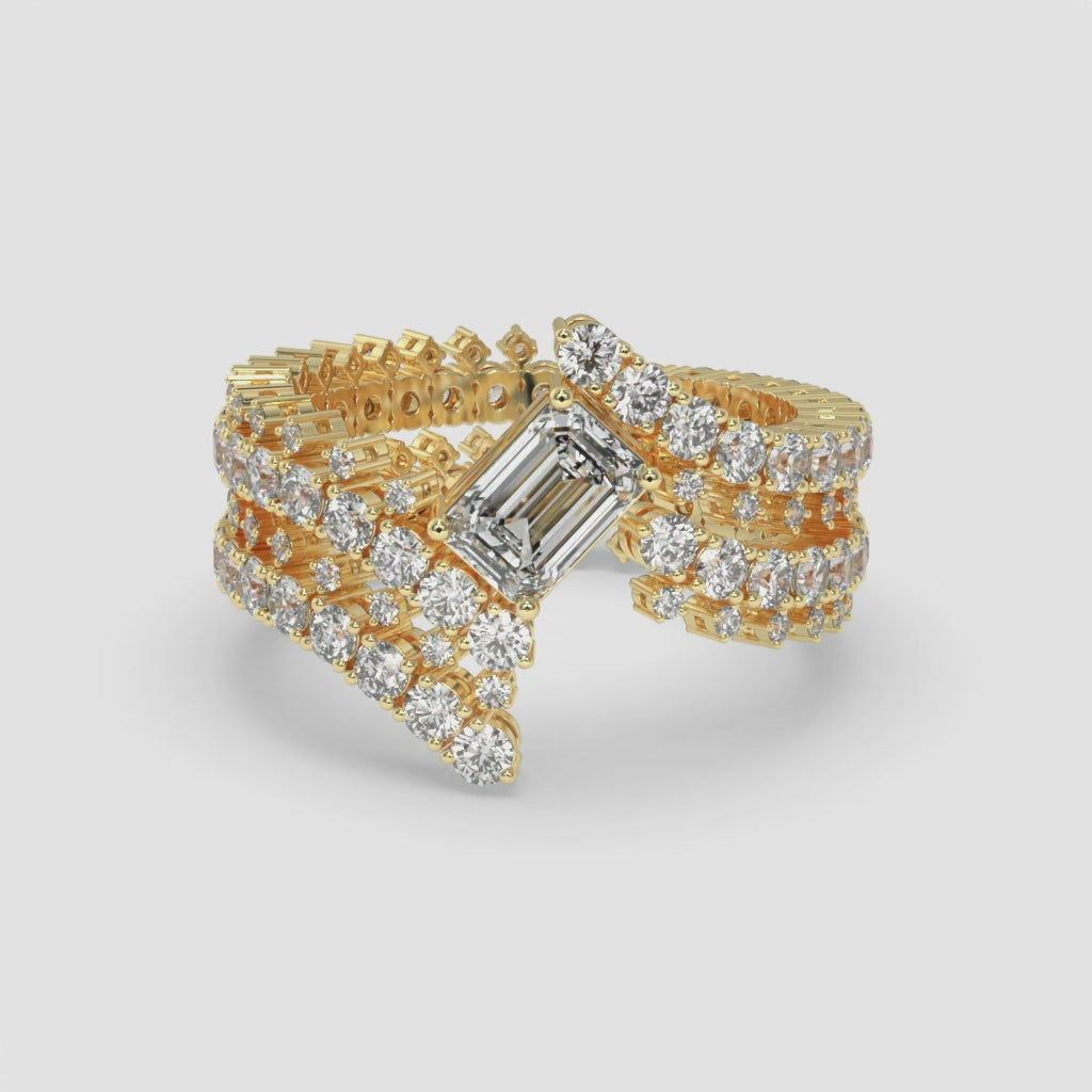 Captivating Emerald and Diamond Ring in Yellow Gold